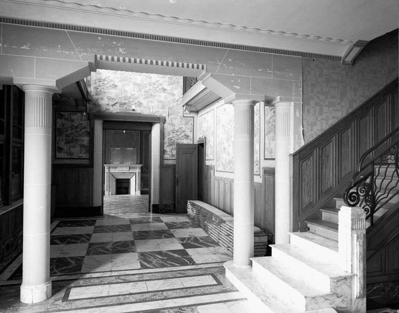 gauche_vestibule_depuis_entr&eacute;e.jpg